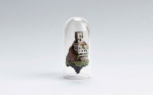 Dioramas em tubos de ensaio feitos por Rosa de Jong